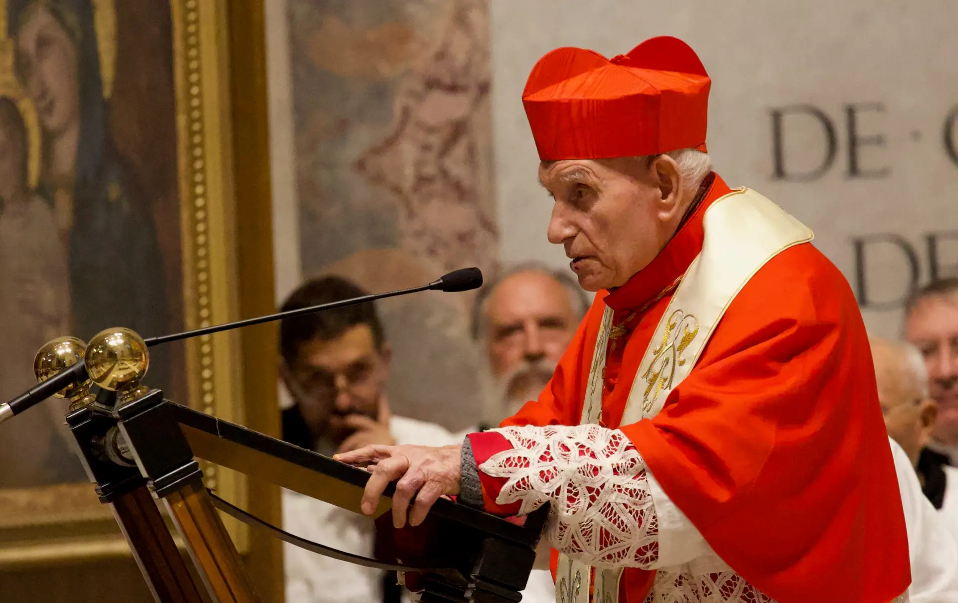 Kardinal Ernest Simoni taler under messen i Peterskirken.