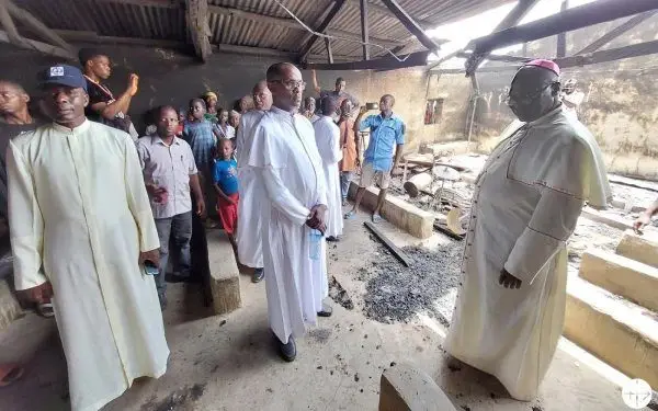 Ødelagt kirke i Nigeria