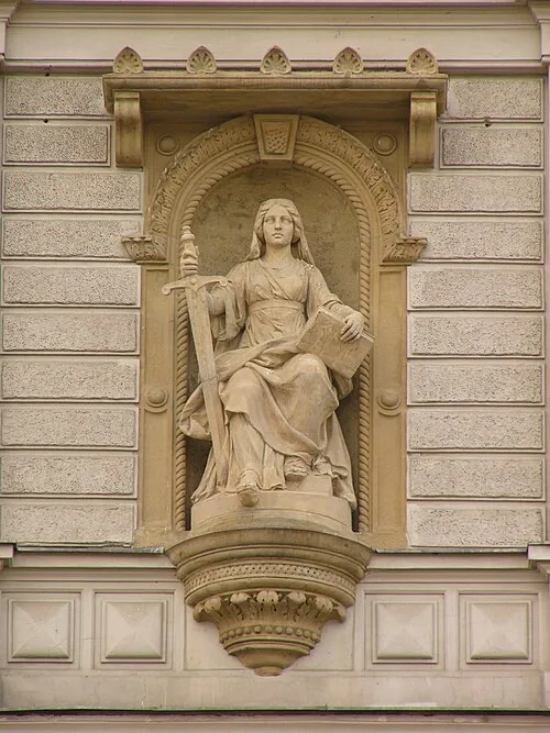 Statue of Retfærdighedens Frue, som symbol på lov og orden.