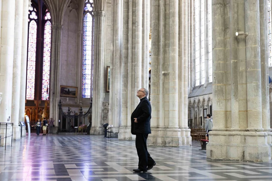 Biskop Robert Barron på pilgrimsrejse til fem gotiske katedraler i Frankrig