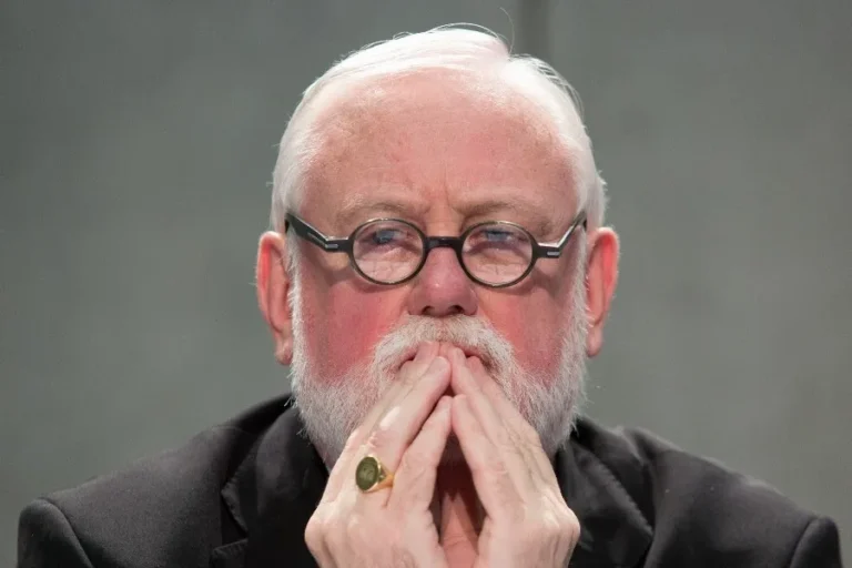 Ærkebiskop Paul Richard Gallagher i Vatikanet.