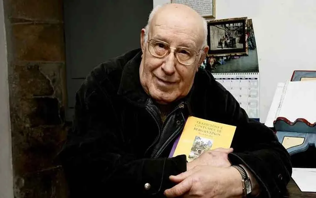 Den 100-årige spanske præst Ricardo Bello Mato.