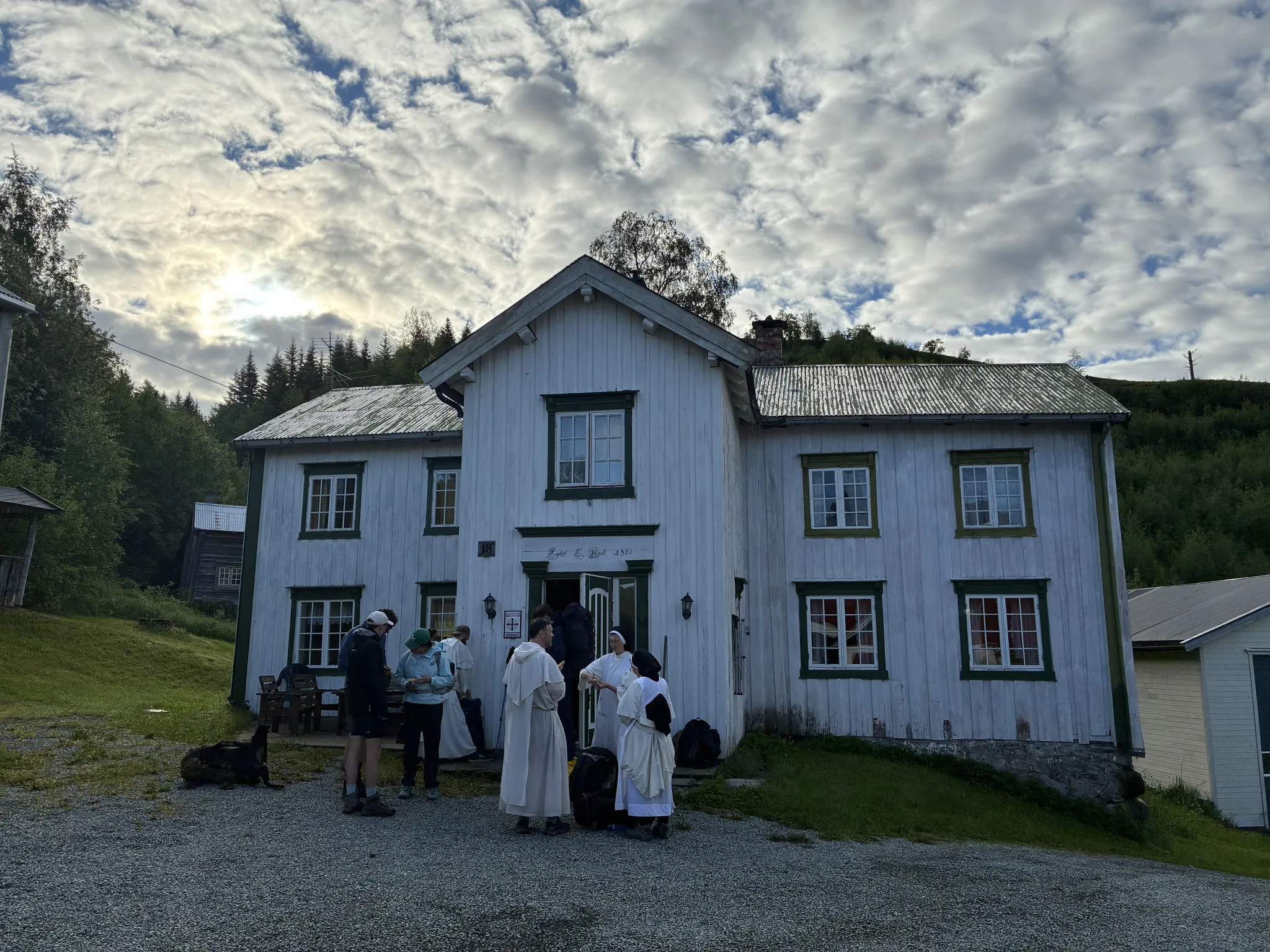 Pilgrimme på den gamle vandrerute til Nidaros.