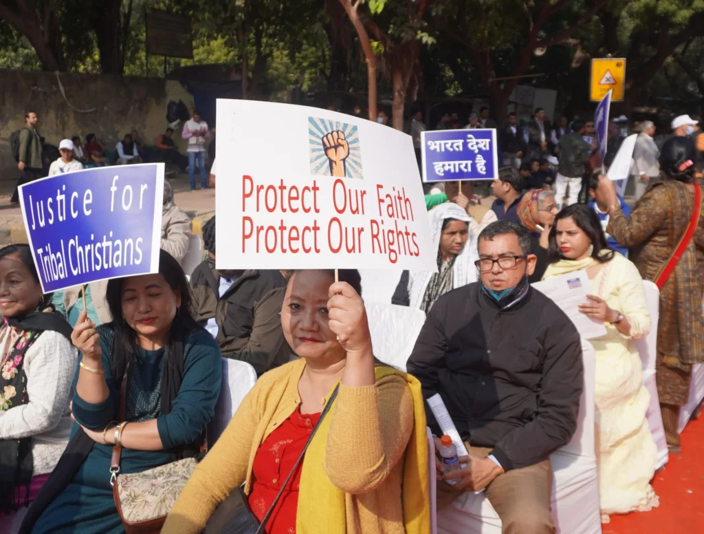Demonstranter ved en protest til forsvar for den kristne tro i New Delhi.