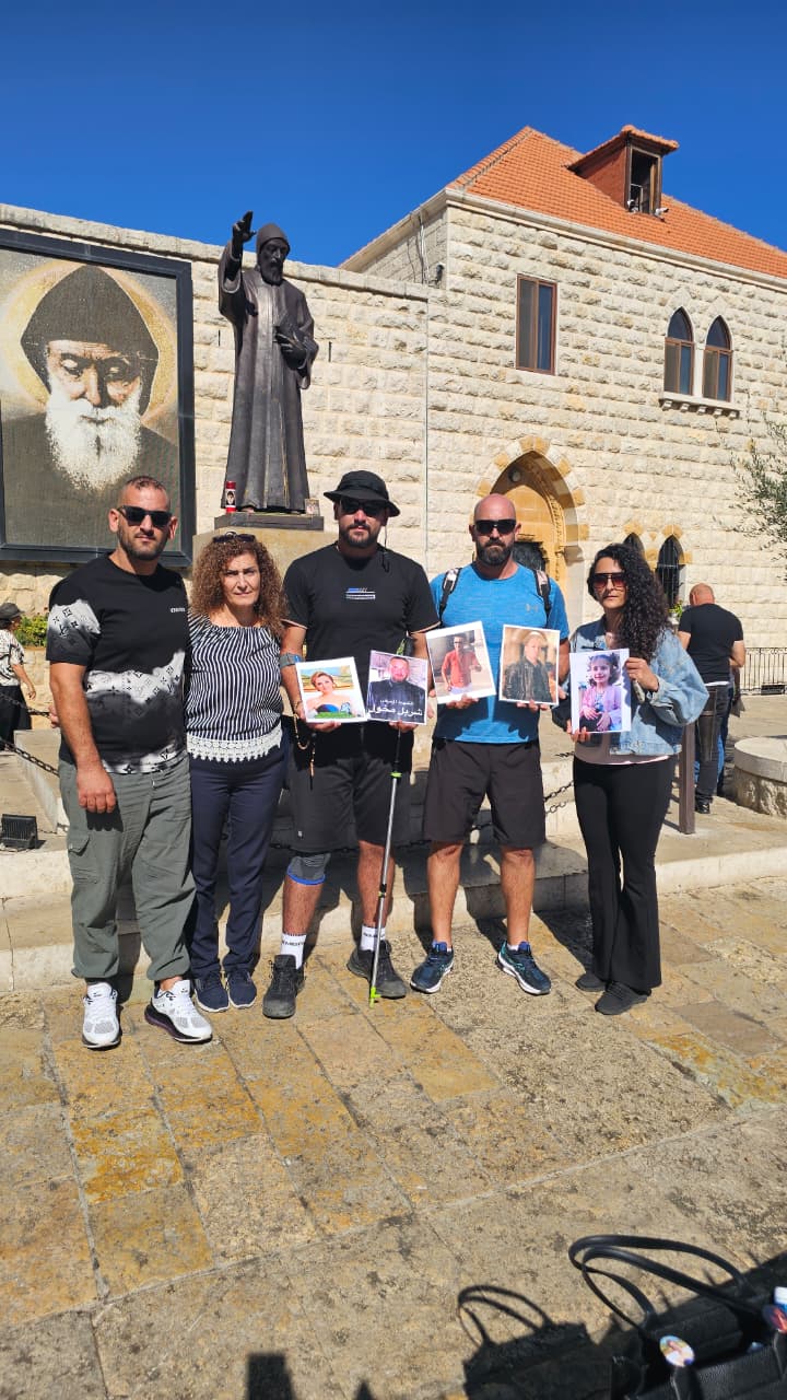 Anthony Jarjour og andre pilgrimme ved St. Charbels helligdom i Libanon.