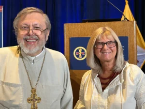 Pastor Andriy Chirovsky og dr. Donna C. Dobrowolsky ved konferencen i Phoenix.