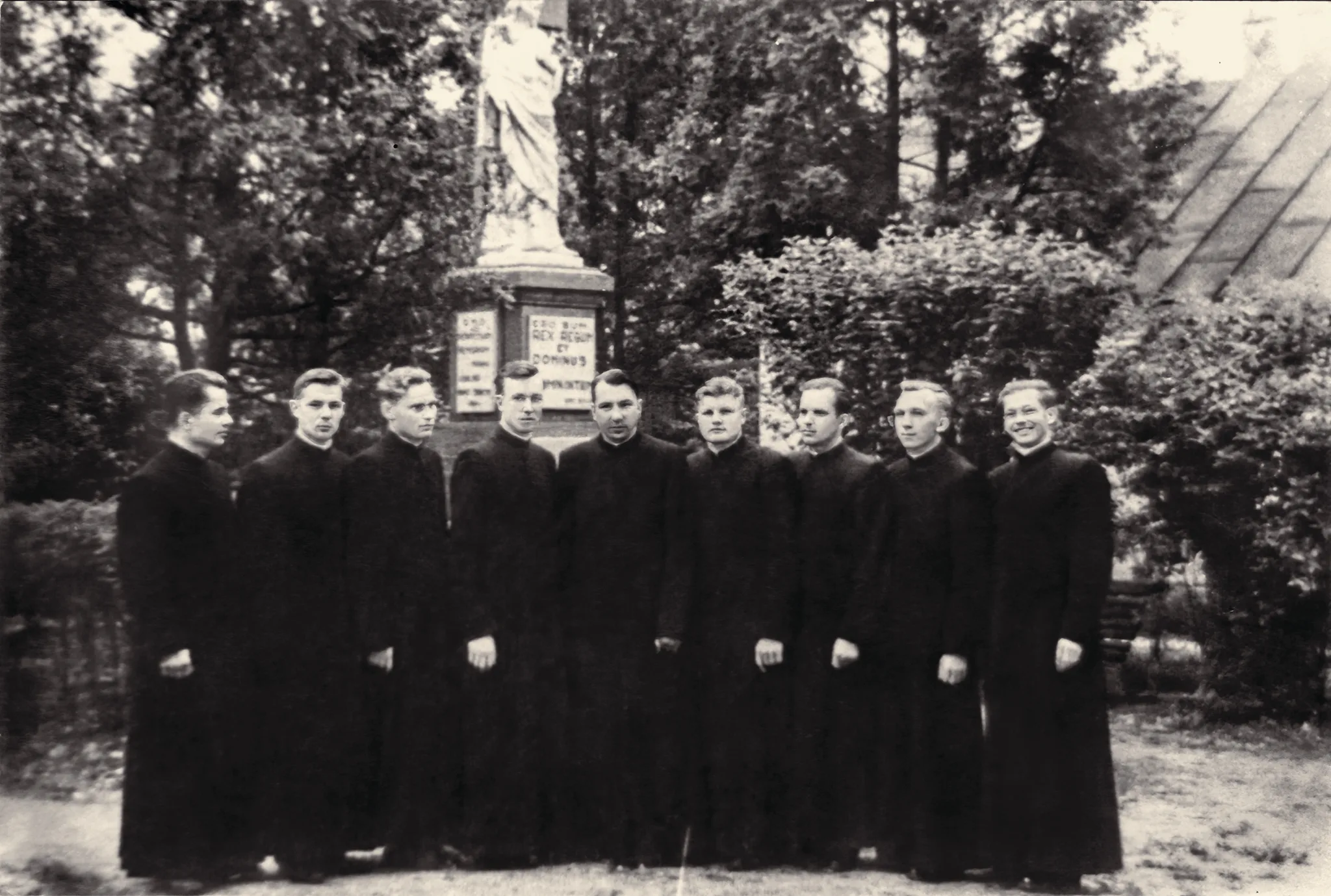 Sigitas Tamkevičius sammen med andre seminarister ved sin ordination i maj 1962