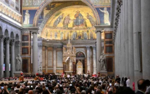 Pave Leo XIV fejrer messe i basilikaen Sankt Paul uden for Murene i Rom.