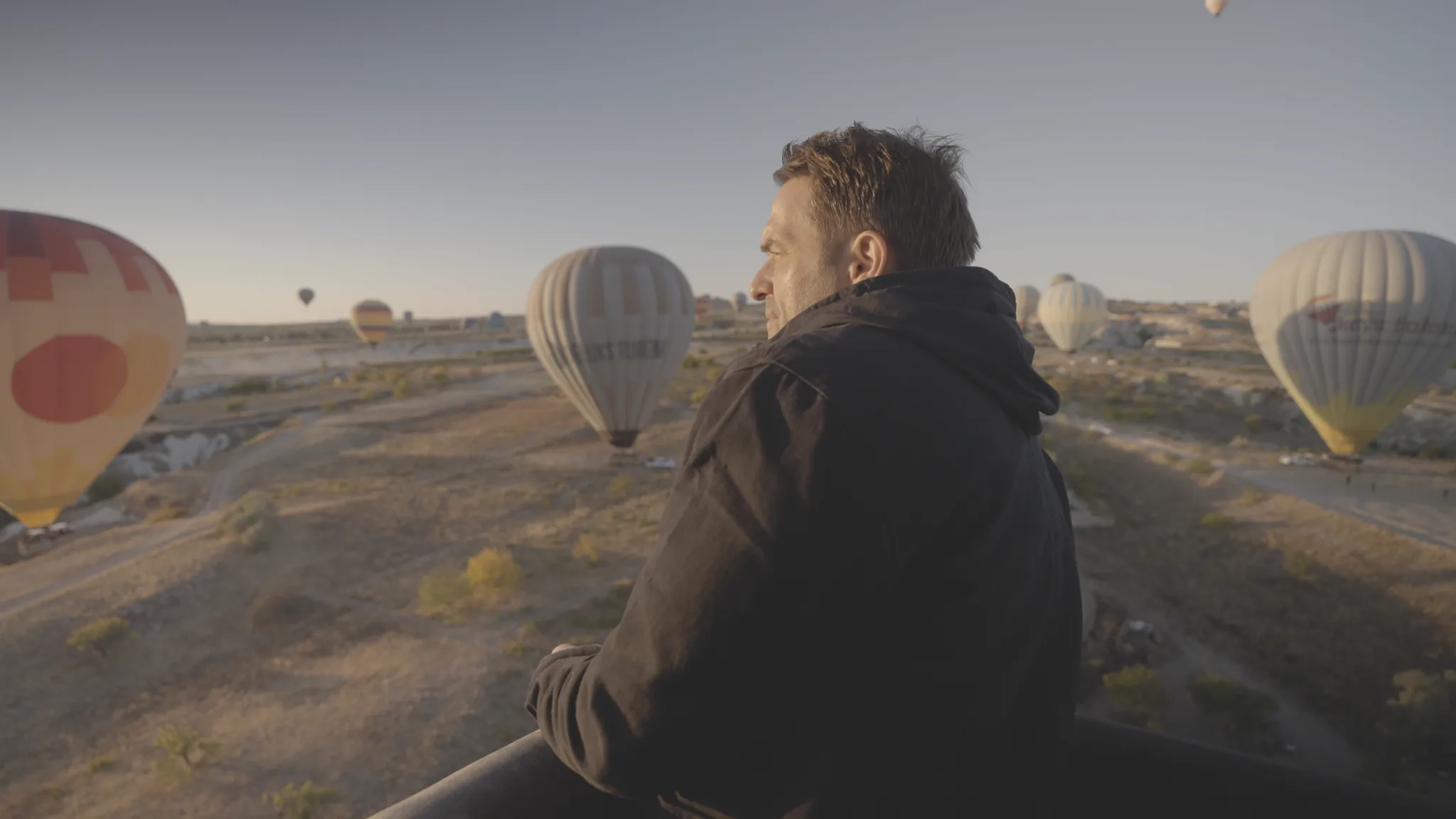 Dave Stotts ser Kappadokien fra en varmluftballon.