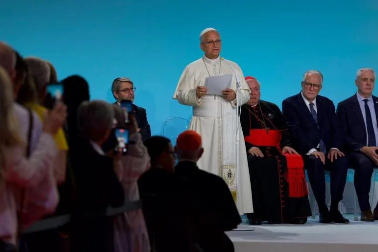 Pave Leo XIV taler ved et interreligiøst møde i Metz.