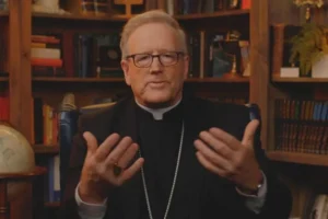 Biskop Robert Barron i EWTN-programmet The World Over with Raymond Arroyo