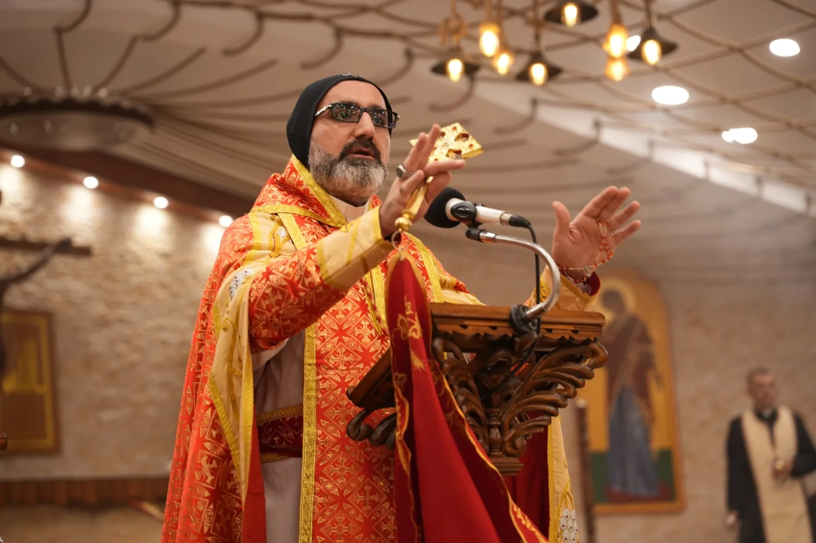 Biskop Benedictus Younan Hanno ved Baghdeda-ungdomsfestivalen