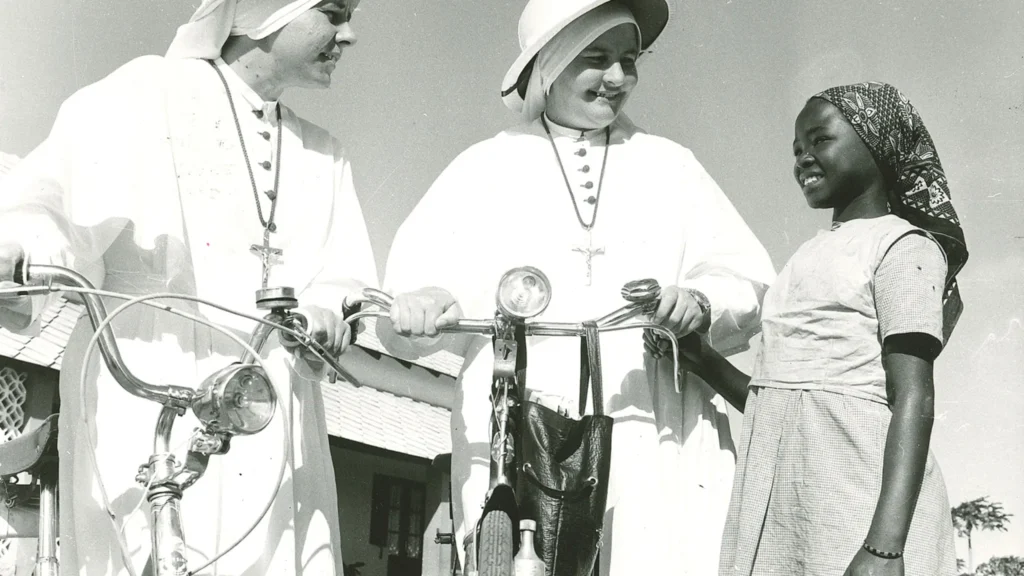 To Comboni-missionssøstre i Mozambique.
