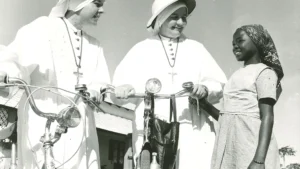 To Comboni-missionssøstre i Mozambique.