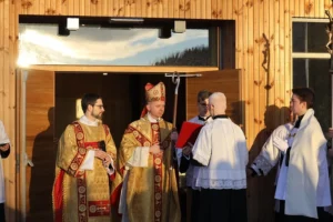 Biskop Erik Varden ved indvielsen af Munkeby klosterkirke.