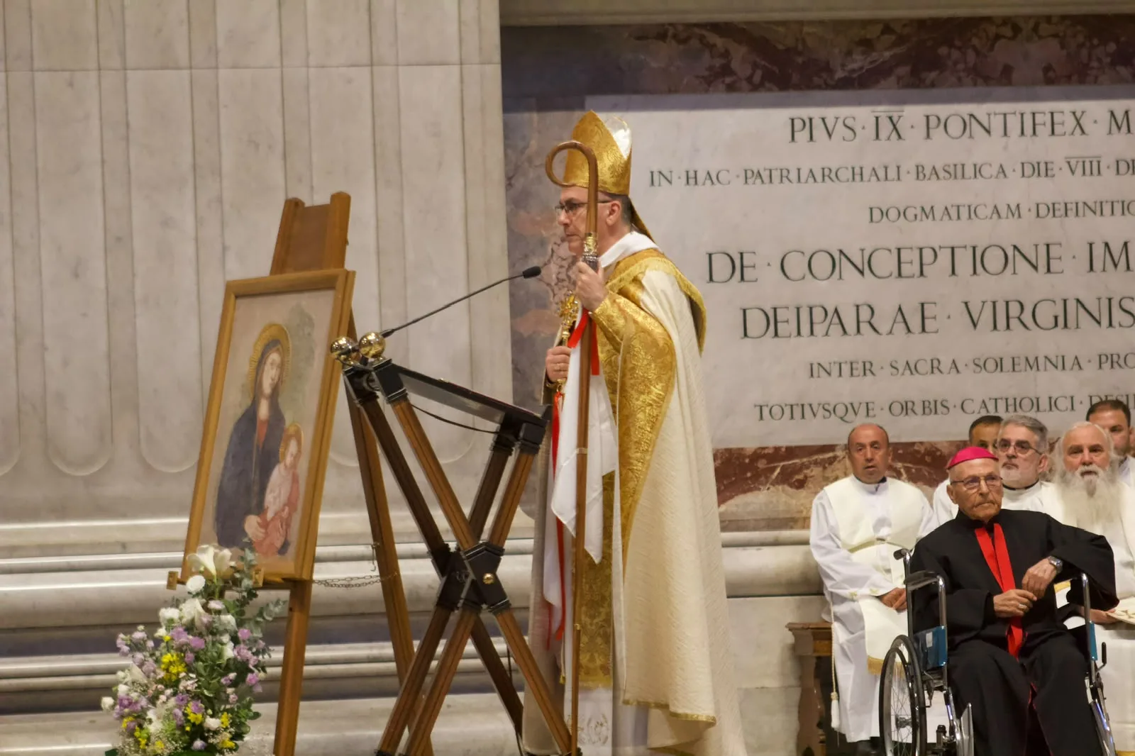 Patriark Paul III Nona fejrer messe med kaldæiske katolikker i Peterskirken.